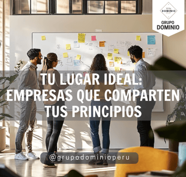 equipo comercial plasmando estrategias de ventas en oficina de grupo dominio peru