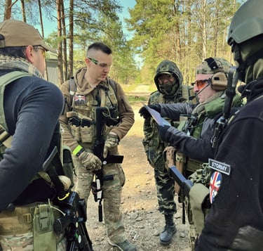 Geriausios karinės pramogos įmonėms: ekstremalūs airsoft/dažasvydžio žaidimai įmonėms