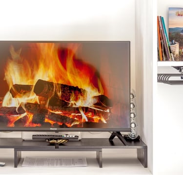 Télévision avec un système de son dans la chambre d'hôte de Domaine Des Lucques