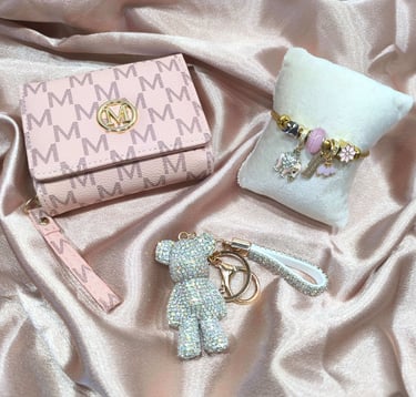 Coffrets cadeaux femme – bijoux, soins et accessoires raffinés.