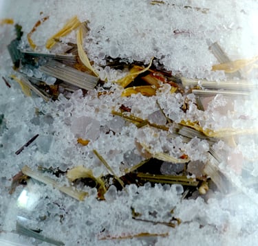 Beyiro day spa bath salt soak, natural ingredients with salt, flower and natural essential oils.