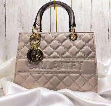 Sacs, portefeuilles et pochettes femme – chic et pratique.