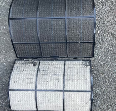 Nettoyage filtre clim : contraste avant et après maintenance pour un air sain par PAC OURAGAN.