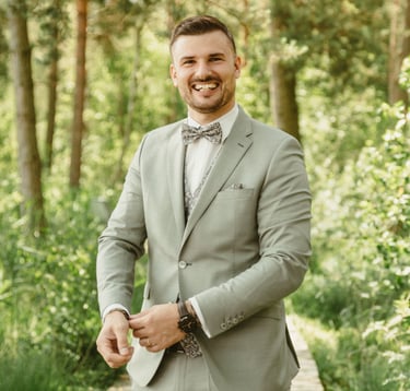 Gründer von Partivent lächelt in die Kamera – Hochzeiten & Fotobox-Service