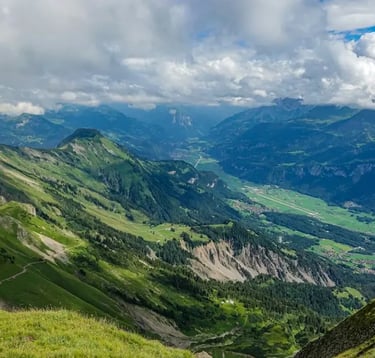 Private day tour in Switzerland with panoramic mountain views