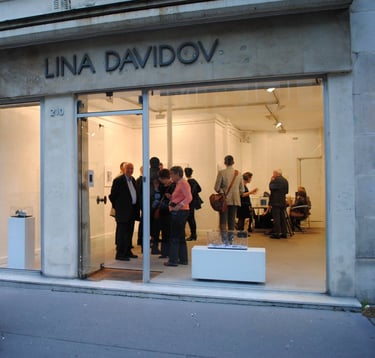 Θέα της Lina Davidov Gallery (Παρίσι) από τον δρόμο