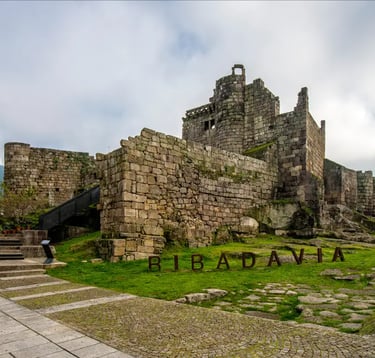 Castillo de Ribadavia, junto al Parking Alameda Ribadavia