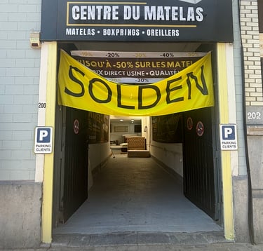 Entrée du showroom Centre du Matelas à Bruxelles spécialisé en matelas et boxsprings