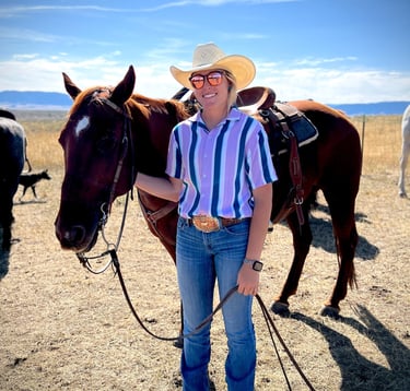 Kyelynn Coombe with her horse and handmade horse halter