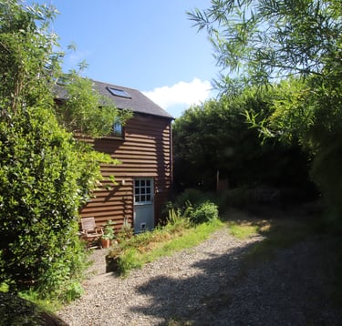 holiday rental exterior view of driveway and front courtyard