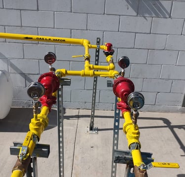 Cuadro de regulación con manometros para control de presión generada y enviada a la línea principal