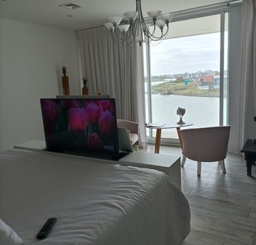 Mueble tipo pie de cama para tv de 43" y cama de 2 metros de largo