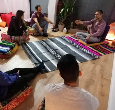 Grupo en taller de meditación y autodescubrimiento - Espacio SitaRam Alcobendas Madrid
