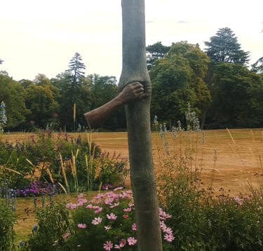 oeuvre symbolisant les coupures de liens transgénérationnels, dans les loyautés familiales