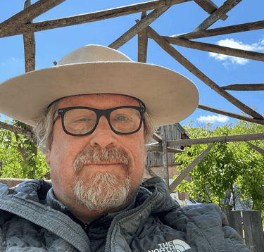 Peter van Geldern, Visionary Author