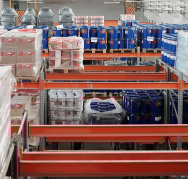 deposito con mercaderia lista para distribuirse, representando el servicio de IDA.