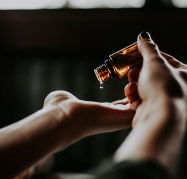 Massagem com óleo de sementes de cânhamo