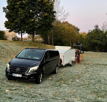 Mercedes komandos automobilis