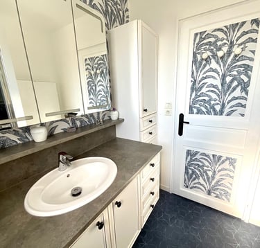 Rénovation salle de bain Serris (77) vinyle, vasque, meuble miroir, douche, WC, colonne 
