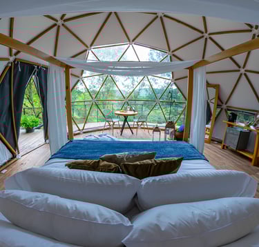 Habitacion de lujo en Casa Quincha Glamping lenceria de lujo 