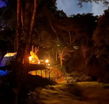 Glamping bajo los arboles y la noche en Casa Quincha Glamping cerca de Bogota