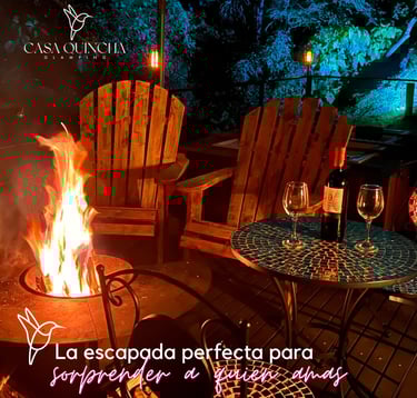 Fogata en la plataforma Casa Quincha Glamping