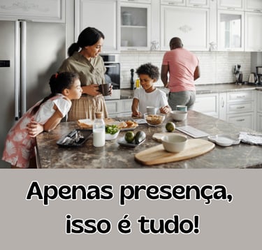 família preparando alimento juntos