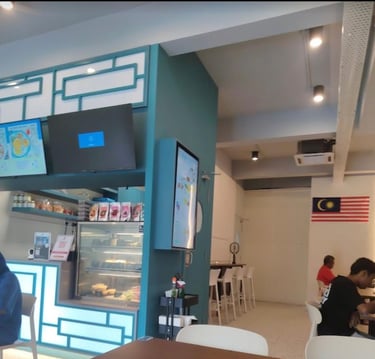 suasana kedai saujana klia