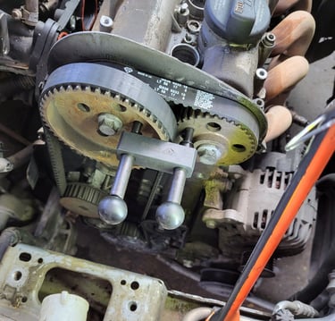 profesionalna promena na rebrast kaih i vodna pumpa volkswagen golf tuninggarageup skopje servis 