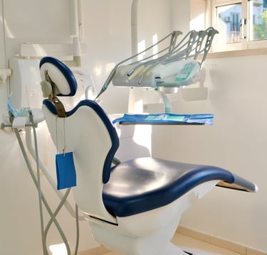 Clínica especializada em dentes fixos em 1 dia em Setúbal, ambiente moderno e acolhedor.