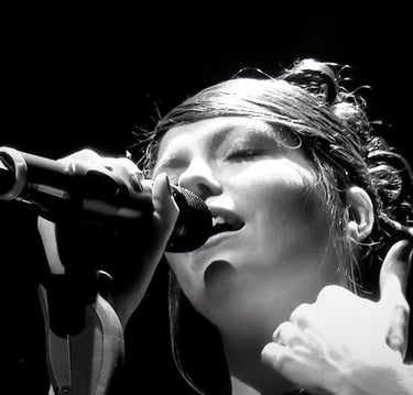 Elodie Guichard chanteuse chef de choeur Maniwata Gospel & Soul Touraine