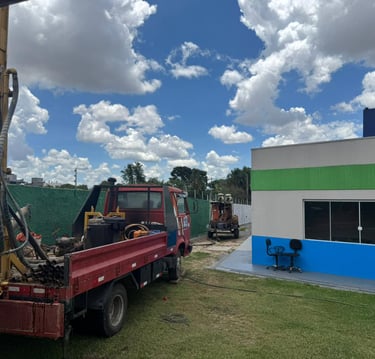 caminhão e estrutura de perfuração de poços artesianos da Artzian em Curitiba