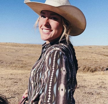 Kyelynn Coombe smiling in in a cowboy hat