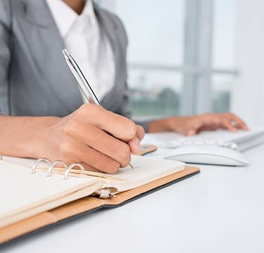 Gestion administrative claire, rigoureuse et efficace pour vous libérer du temps.