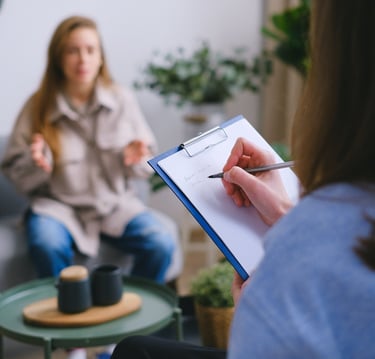 Séance de sophrologie ou d’hypnose – praticienne bien-être en consultation individuelle