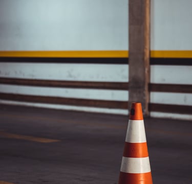 kelio ir stovėjimo aikštelių gaminiai, oranzinis stulpelis