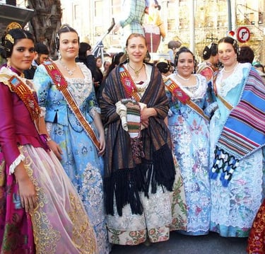 Falleras de Valencia, fiesta de Fallas.
