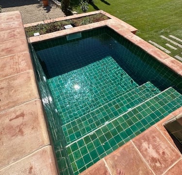 terre cuite sol et émaillés piscine