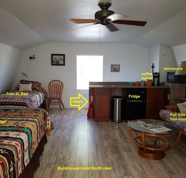 Windy Mane Ranch Bunkhouse studio bedroom area