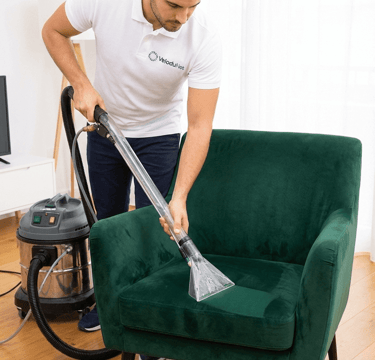 alt="nettoyage fauteuil à Paris"