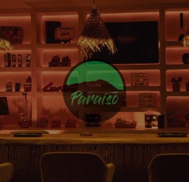 Interior cálido y acogedor de Paraíso Verde Jávea con decoración de madera