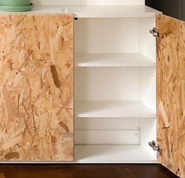 Bibliothèque murale Shelfi – Levallois – mélaminé blanc – portes OSB