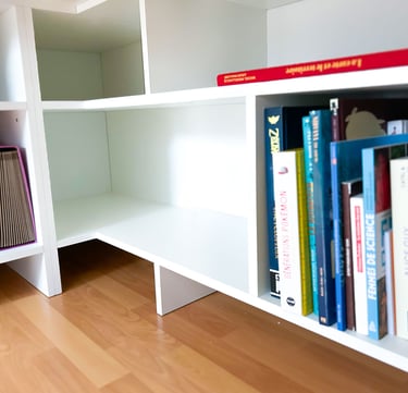 Niches de rangement sous combles Shelfi – Courbevoie – bureau intégré blanc