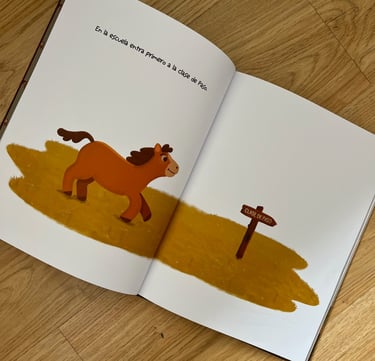 El caballo Tobi entra a la clase de paso
