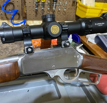 a scope monted on a lever action rifle