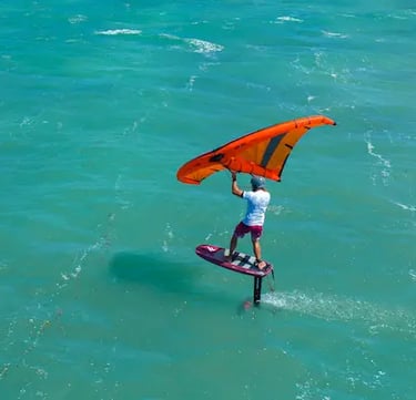 wingfoil à Madagascar dans la baie de Sakalava devant Ocean Lodge