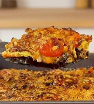 Sformato vegetariano con crema di pesto e crumble salato