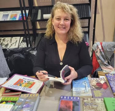 Sophie Stern en dédicace, livre de nouvelles, Salon de la revue, Paris, Espace des Blancs Manteaux