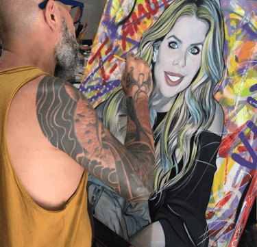 m esboço inicial de uma obra de arte Pop-Art, mostrando o processo criativo do artista.