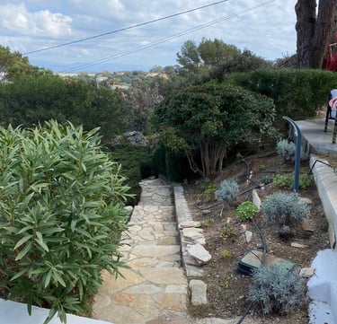 Accés indépendant par escalier depuis le parking